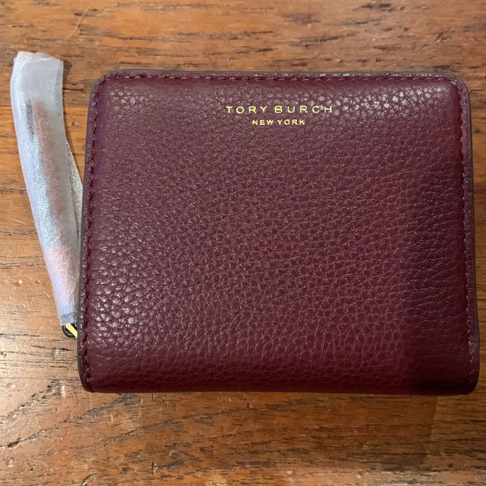 NWT Tory Burch Block Medium Wallet